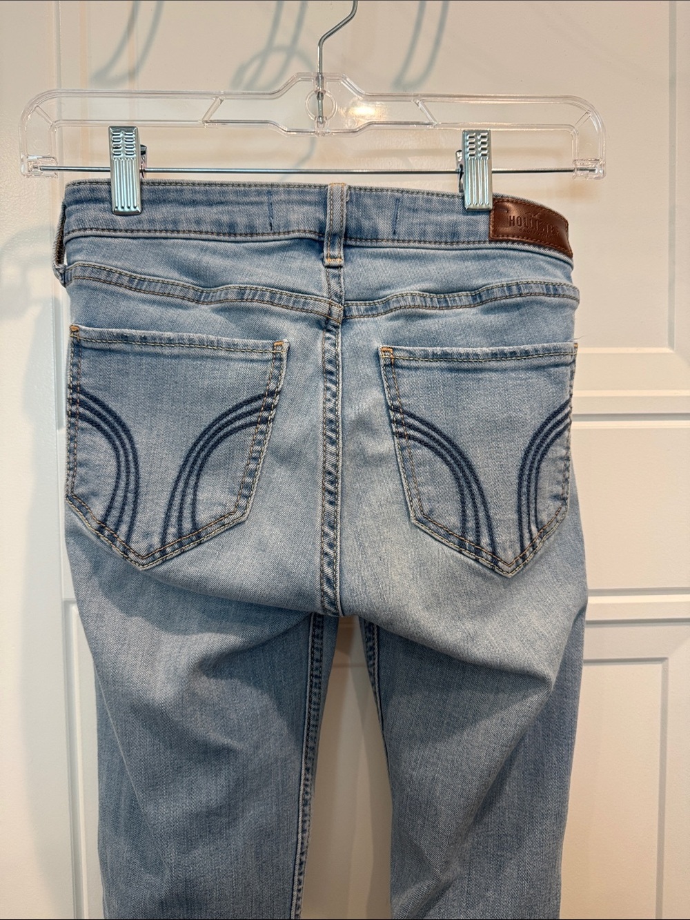 Hollister Light Wash Junior’s Jeans - Picture 3 of 6